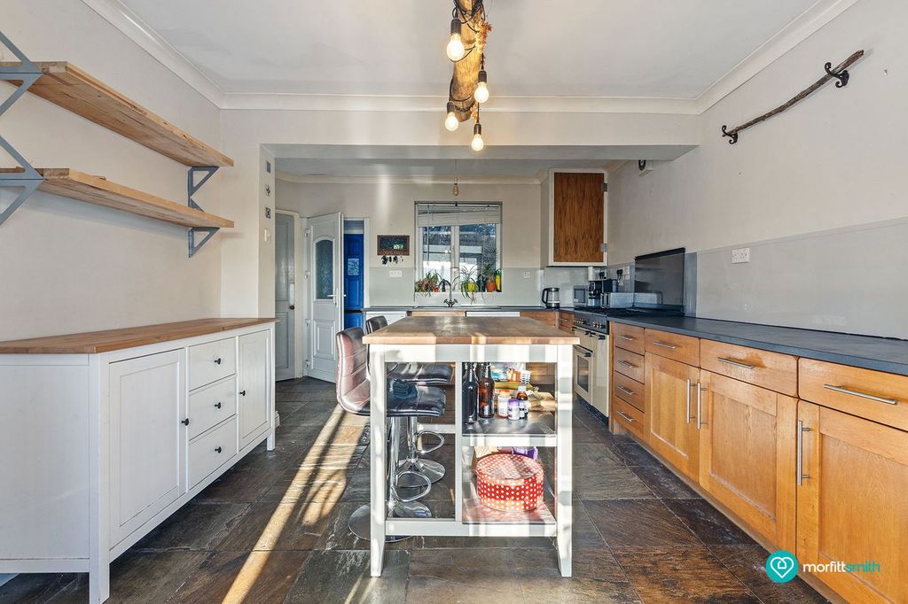 Property photo 3 of 24