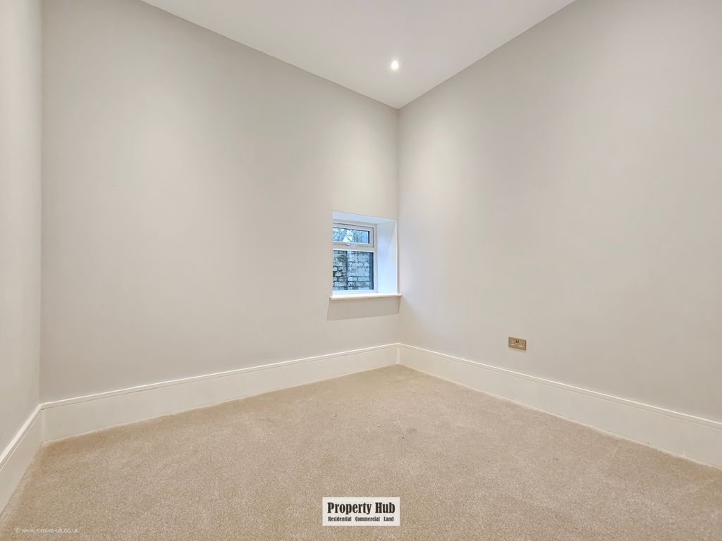Property photo 3 of 6 Flat 4 (1)