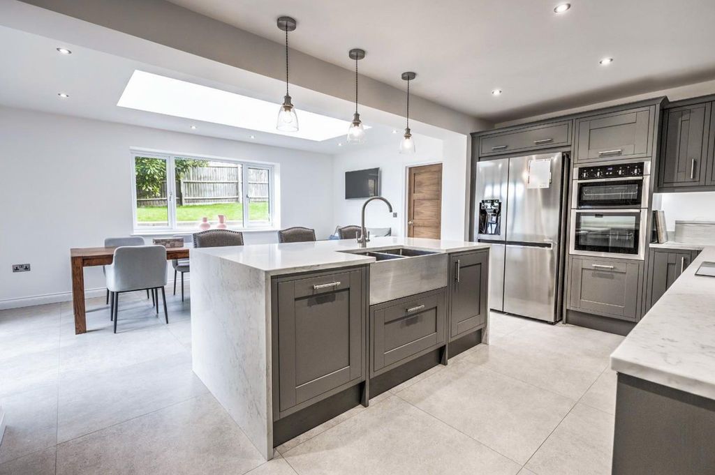 Property photo 2 of 26