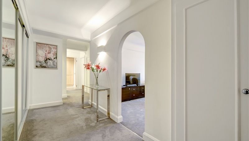 Property photo 2 of 9 Hallway