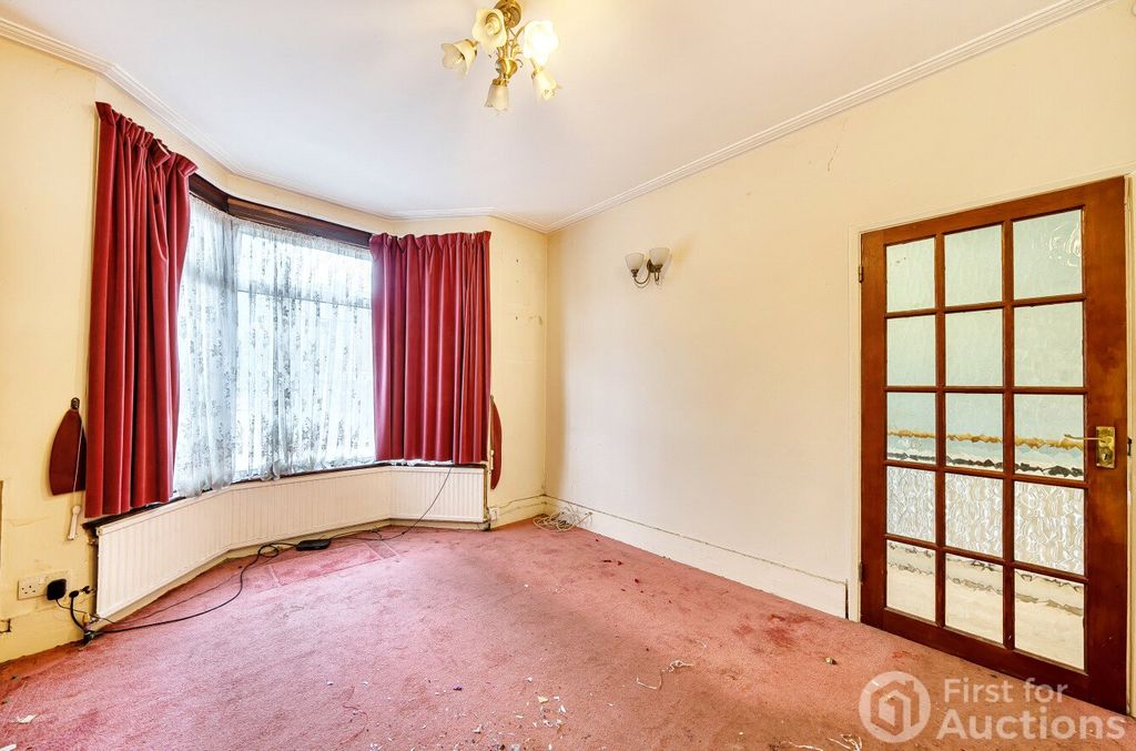 Property photo 3 of 17 3