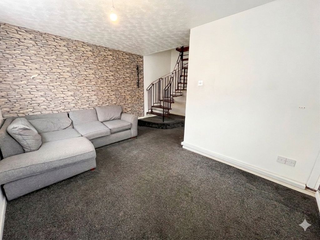 Property photo 3 of 6 4998733