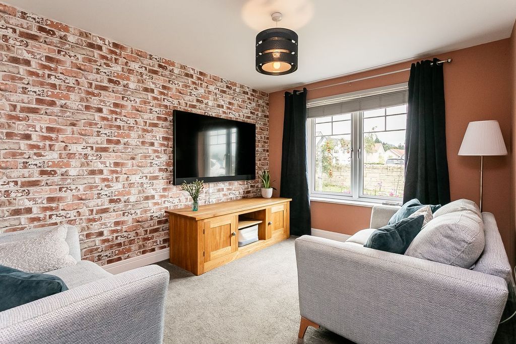 Property photo 2 of 31