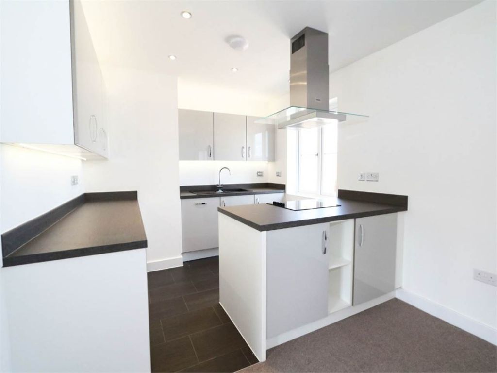 Property photo 3 of 9 Kitchen