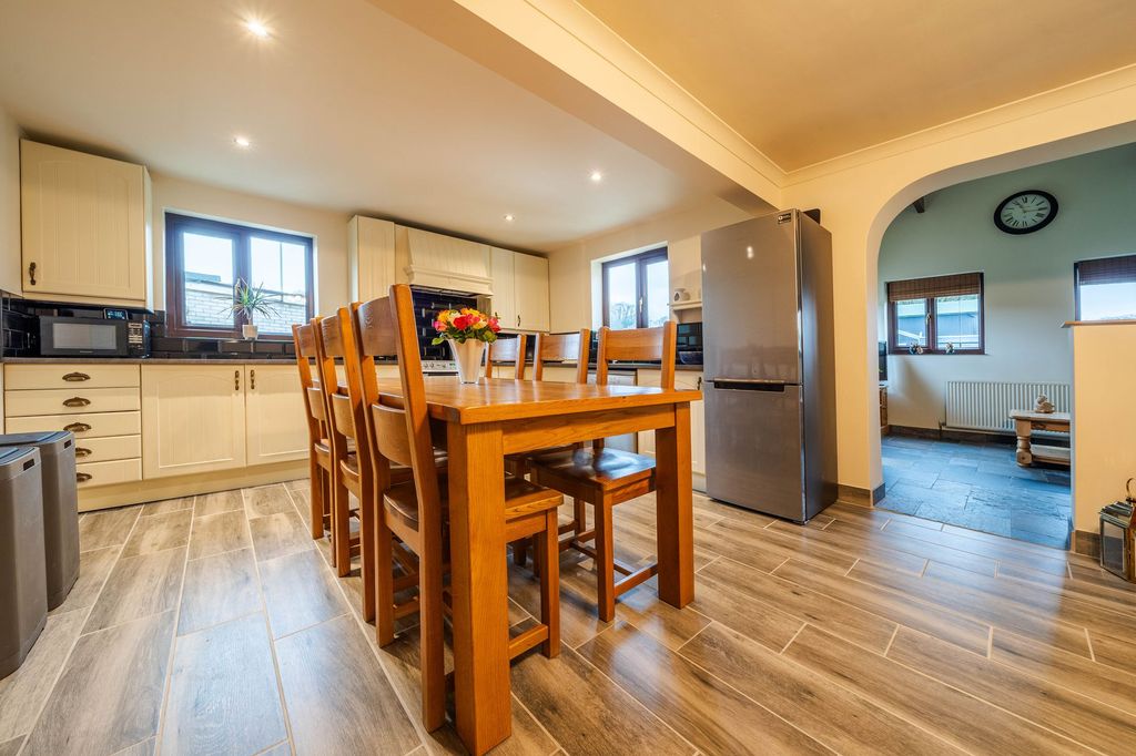 Property photo 3 of 53