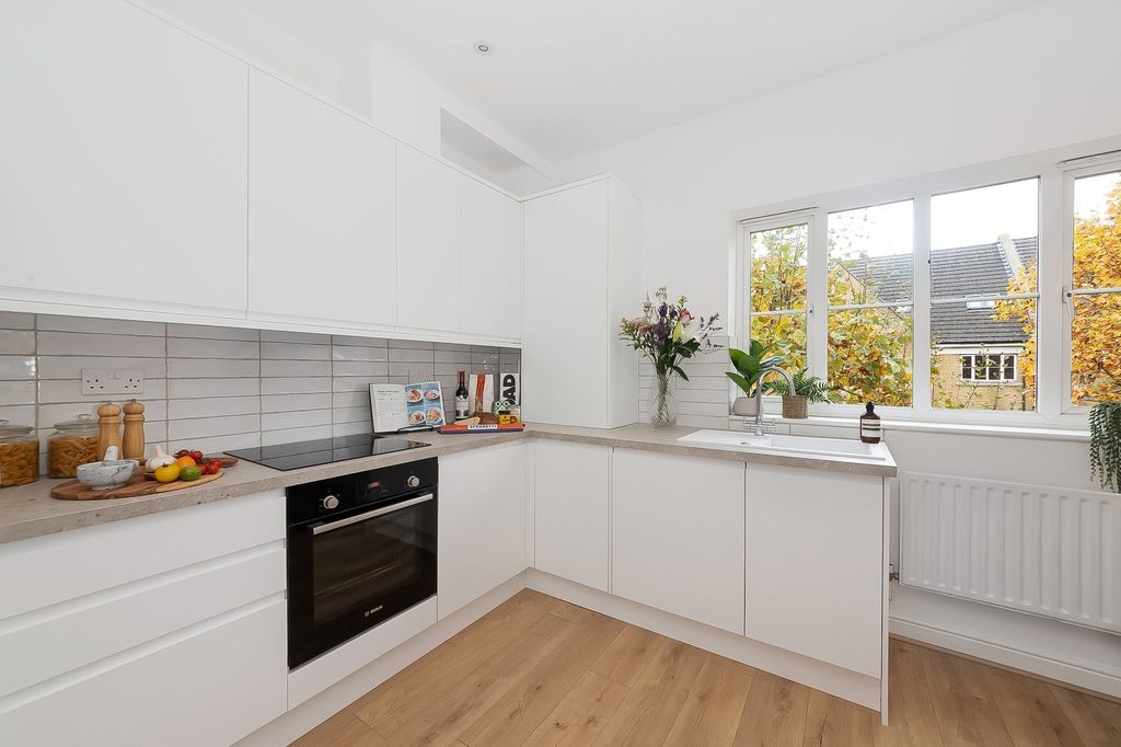 Property photo 2 of 16 Picture No. 35