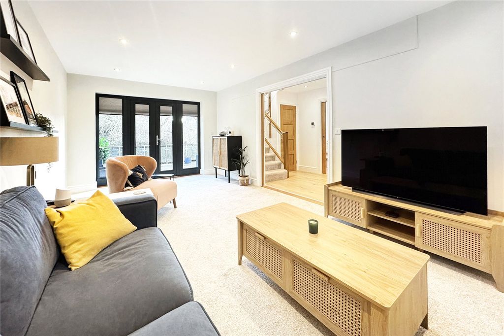 Property photo 3 of 21 Picture No. 22