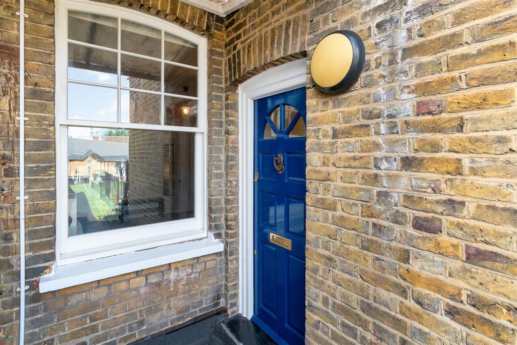 Property photo 3 of 12 Private Entrance