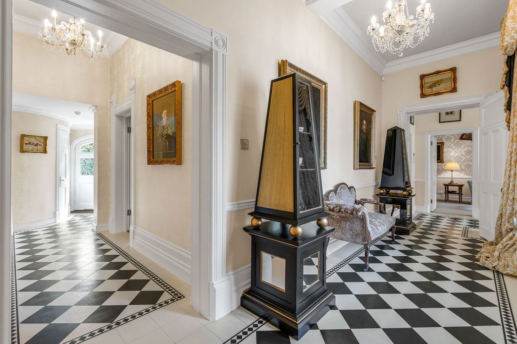 Property photo 3 of 24