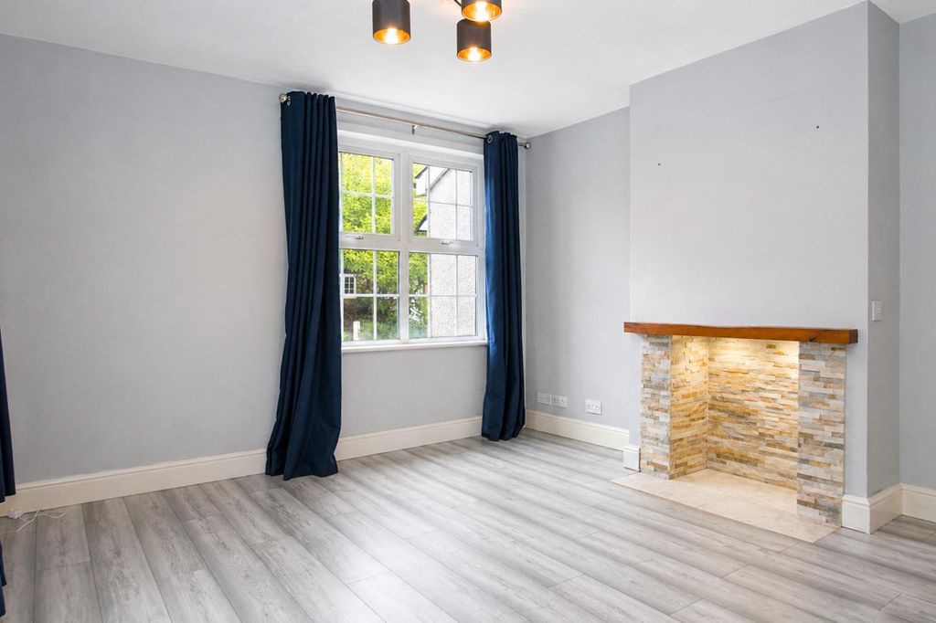 Property photo 2 of 16 Living Room.Png