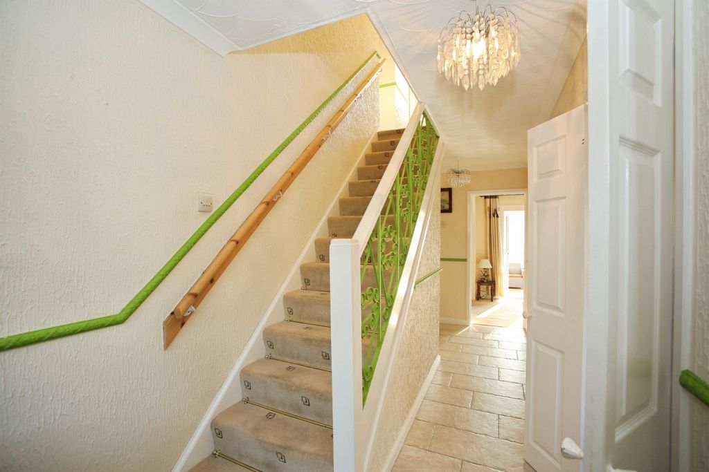 Property photo 2 of 21