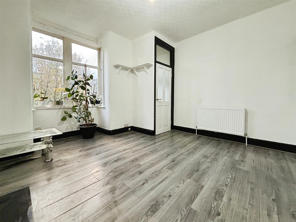 Property photo 3 of 22 Lounge