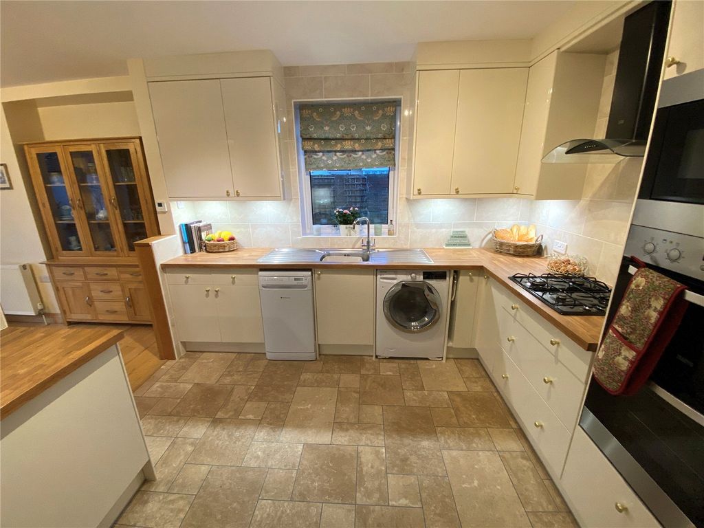 Property photo 3 of 40 Picture No. 17