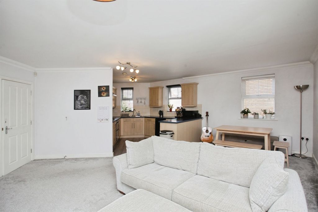 Property photo 2 of 23