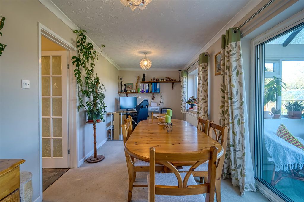 Property photo 2 of 10 Dining Room