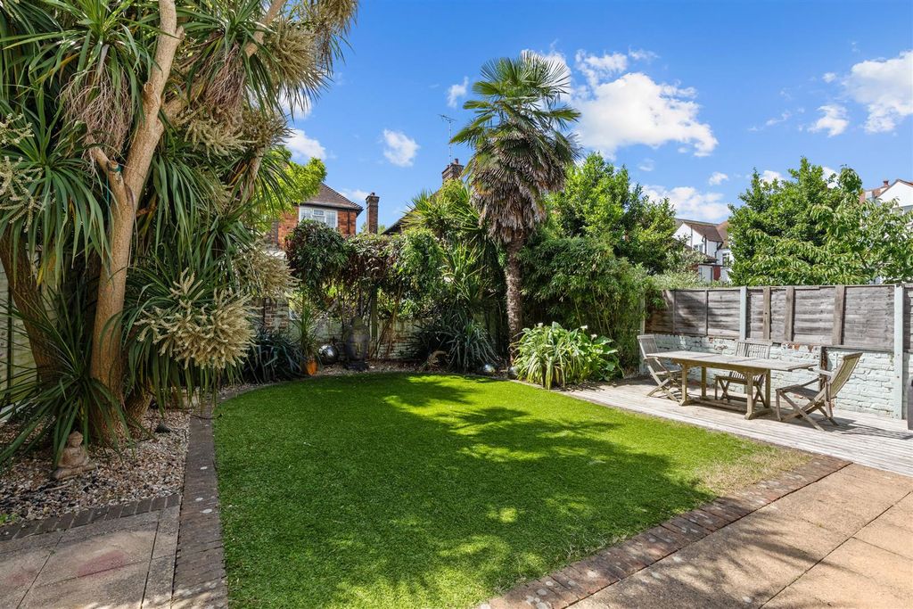 Property photo 1 of 16 Colbourne Road-11.Jpg