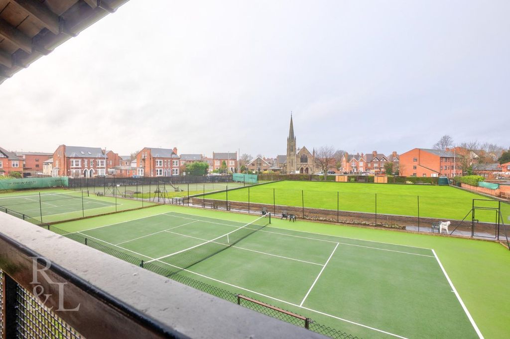 Property photo 1 of 14 34 Marlborough Court (13).Jpg