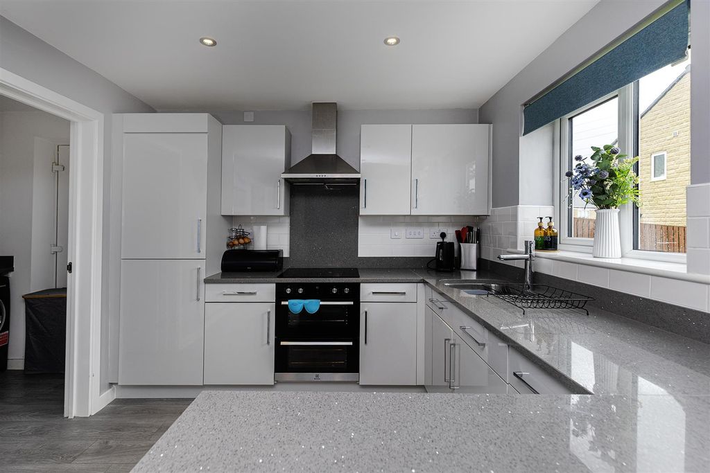 Property photo 2 of 44