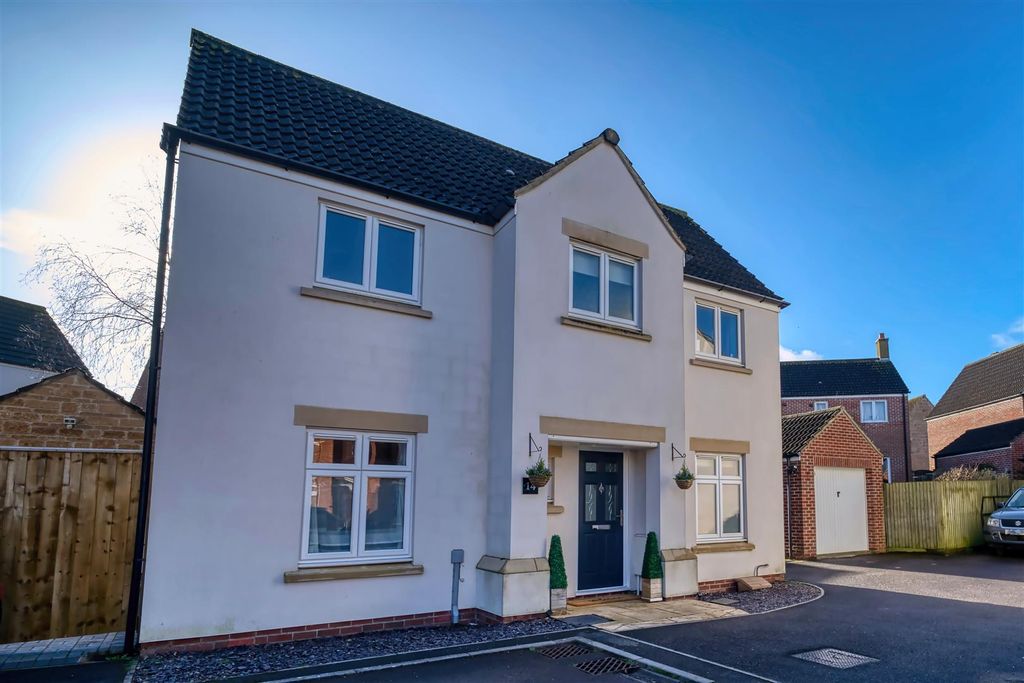 Property photo 1 of 10 Front