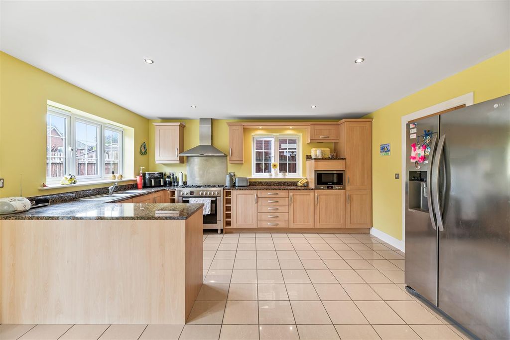 Property photo 3 of 20 Kitchen