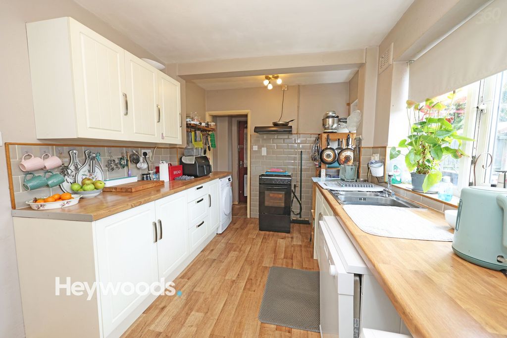 Property photo 2 of 44