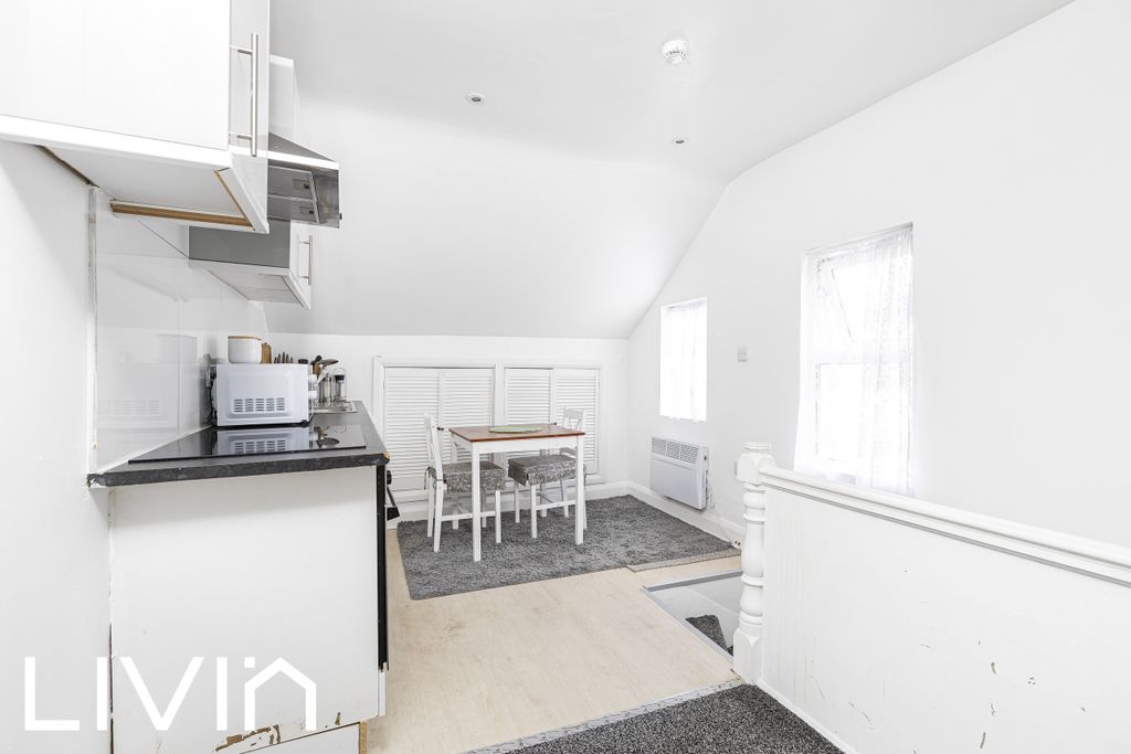 Property photo 3 of 13 025A4624