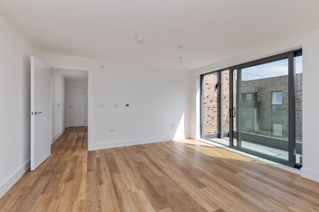 Property photo 1 of 16 6116550