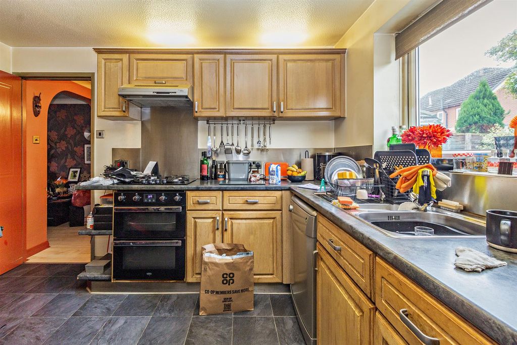 Property photo 2 of 4 8674964-Interior12-800.Jpg