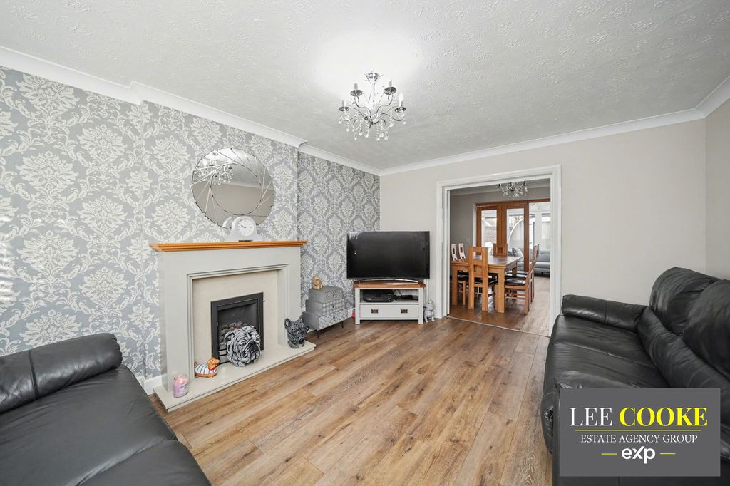 Property photo 2 of 31