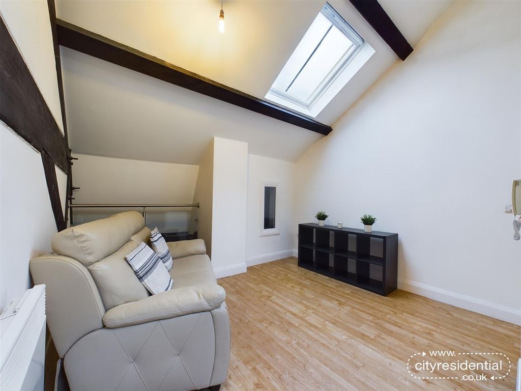 Property photo 2 of 16 Living Room