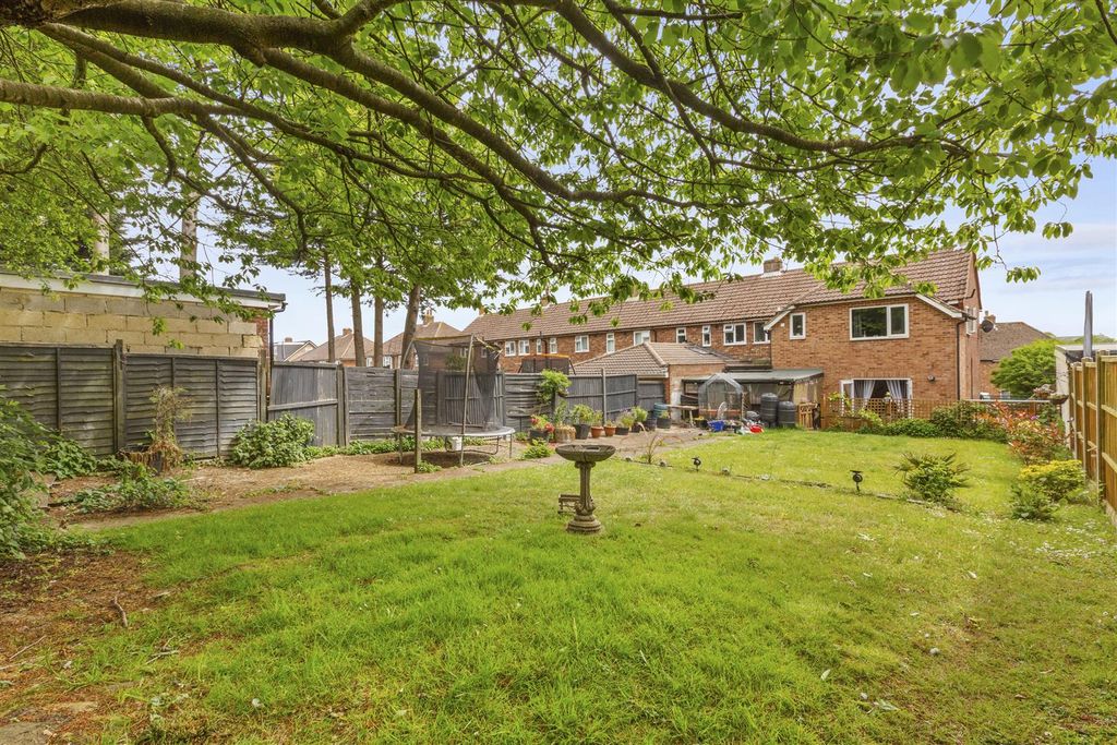 Property photo 2 of 15 Chiltern Avenue-13.Jpg