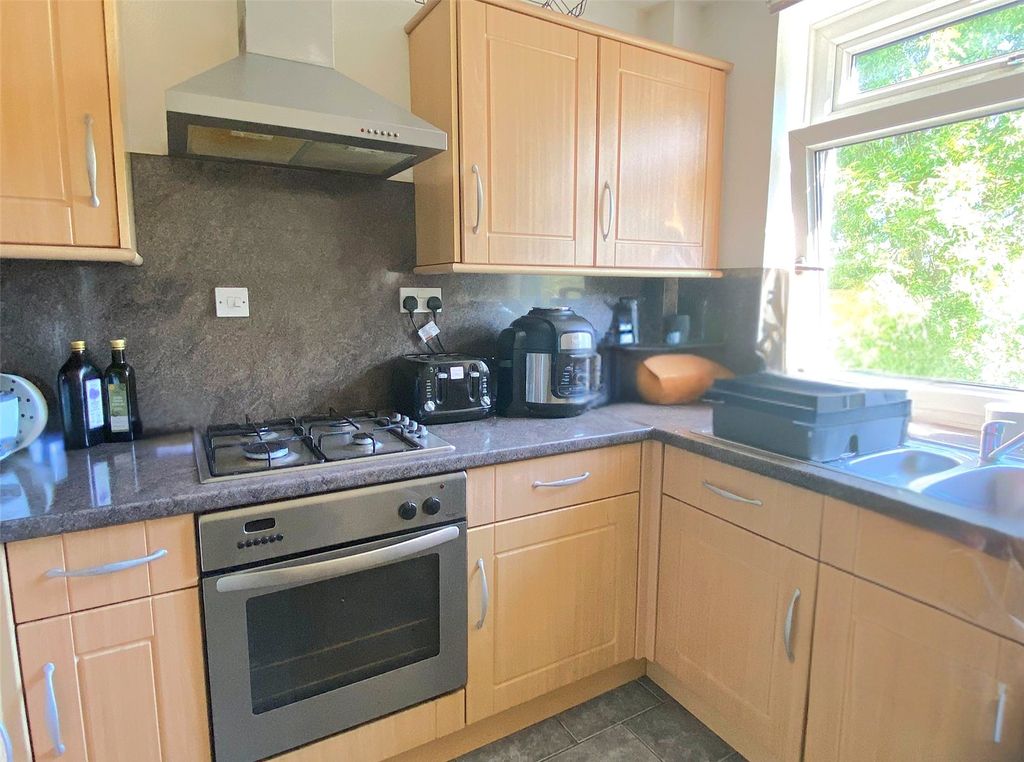 Property photo 3 of 6 Kitchen