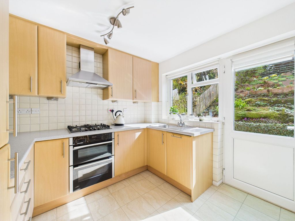 Property photo 3 of 17 Kitchen