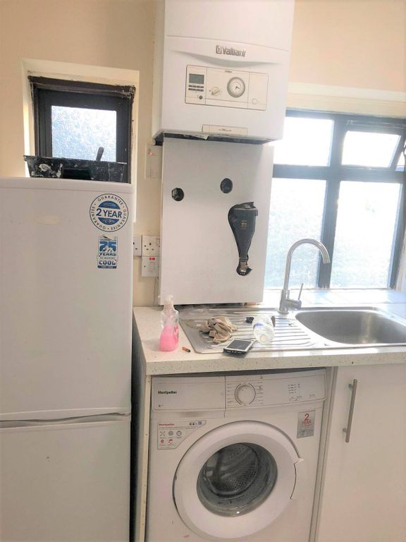 Property photo 1 of 11 Two Bedroom First Floor Flat Close To Newbury Park - Â£1600