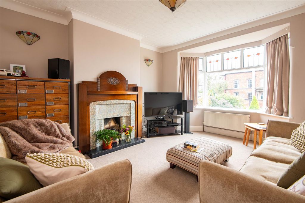 Property photo 2 of 19 Lounge