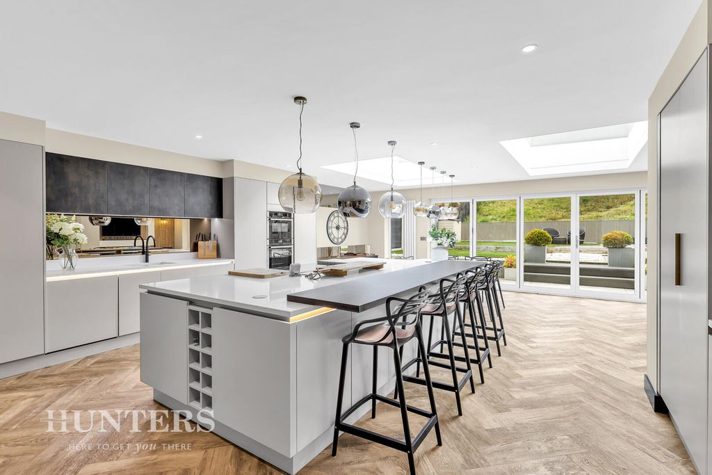 Property photo 3 of 51 Kitchen