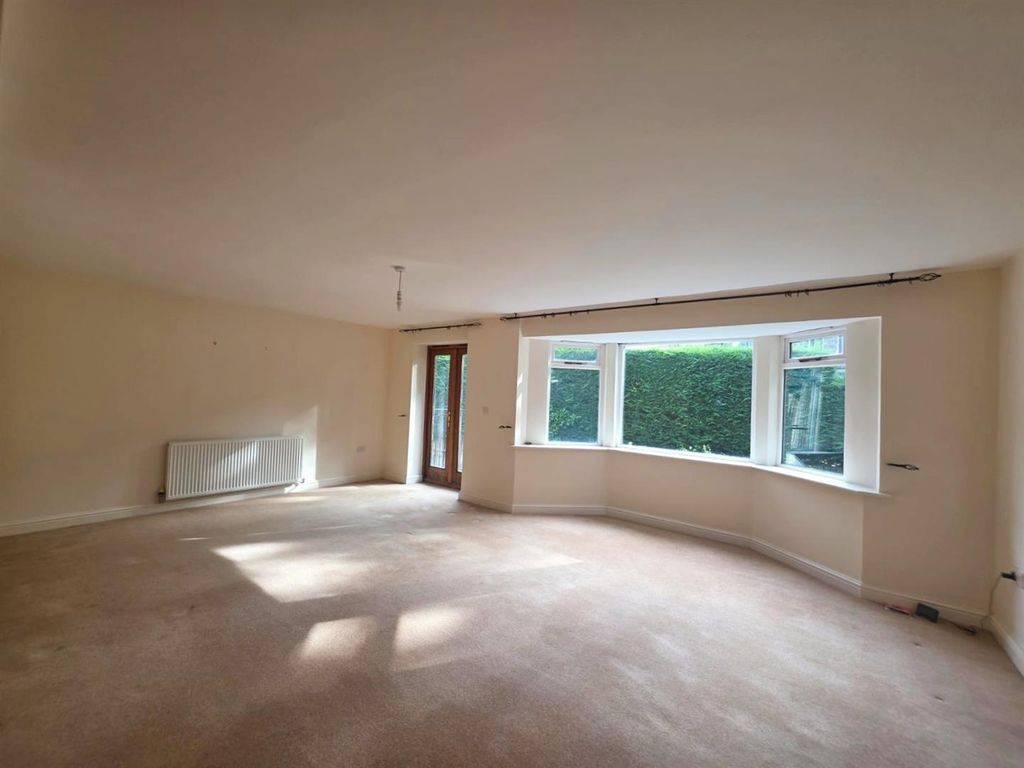 Property photo 1 of 9 Living Room i.Jpeg