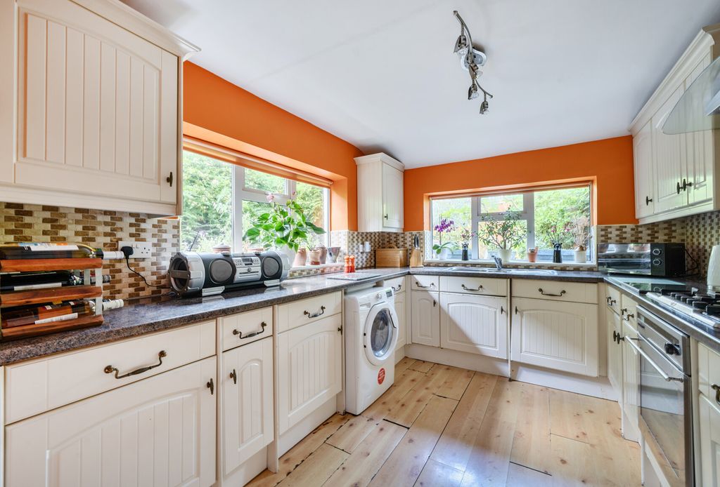 Property photo 3 of 18 1481515-13-6A464B...