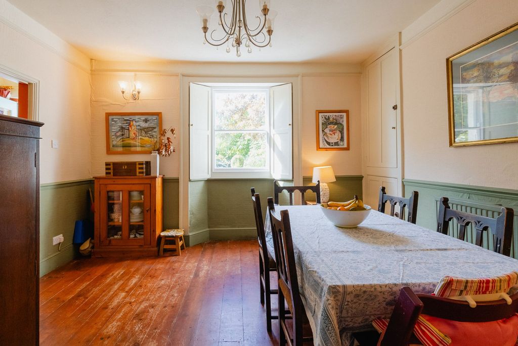 Property photo 2 of 35