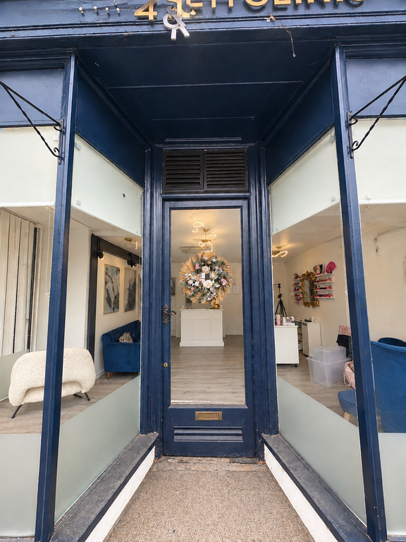 Property photo 2 of 10 Entrance 