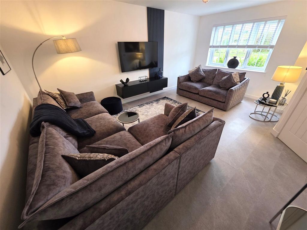 Property photo 2 of 26 Lounge