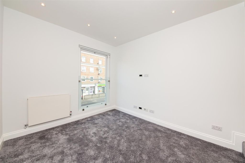 Property photo 3 of 7 Bedroom