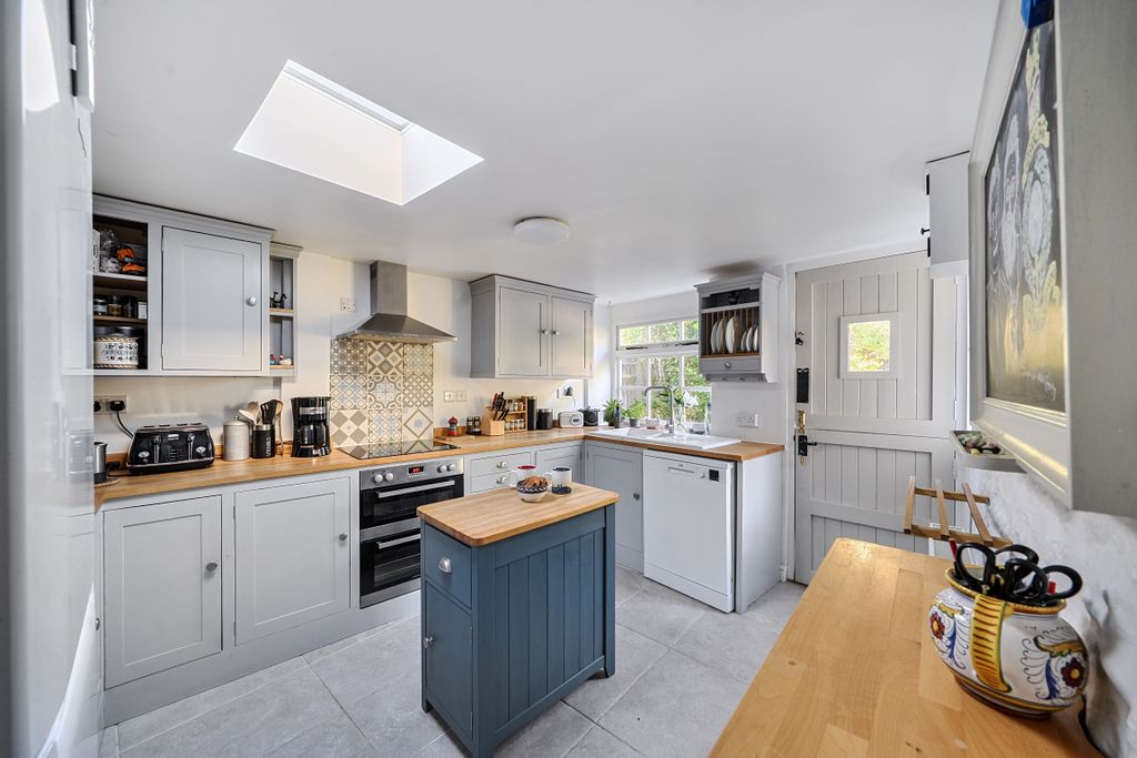 Property photo 2 of 18 153559912