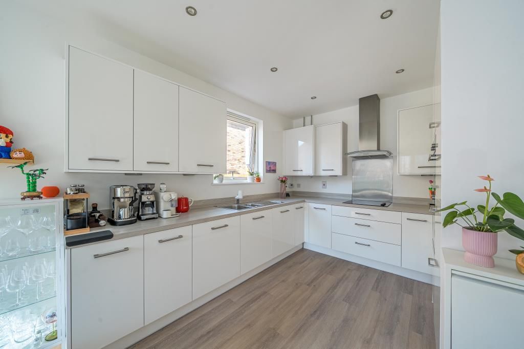 Property photo 3 of 24 Kitchen