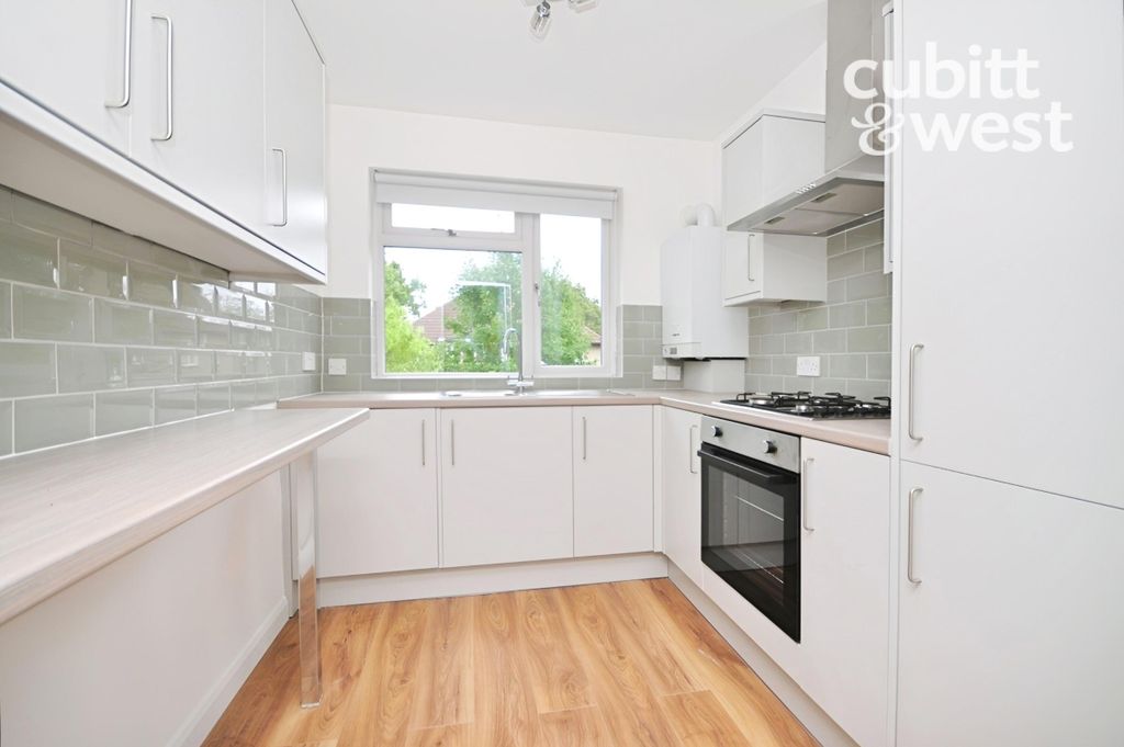 Property photo 2 of 9 Kitchen