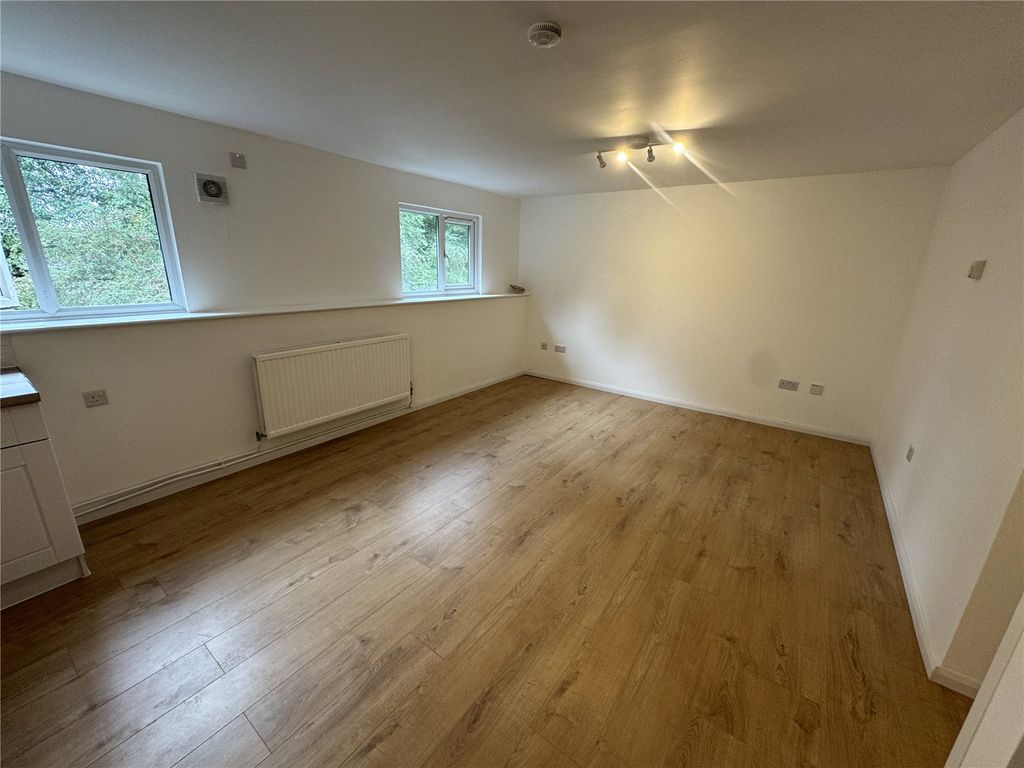 Property photo 3 of 6 Picture No. 02