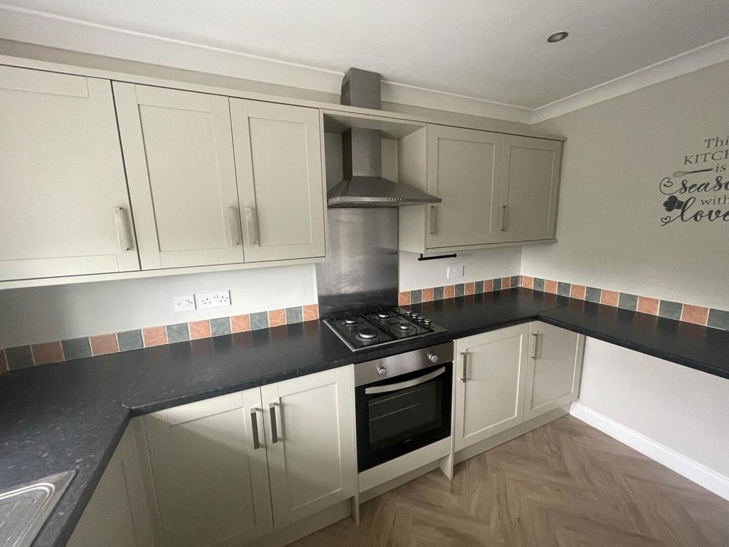 Property photo 3 of 12 Kitchen