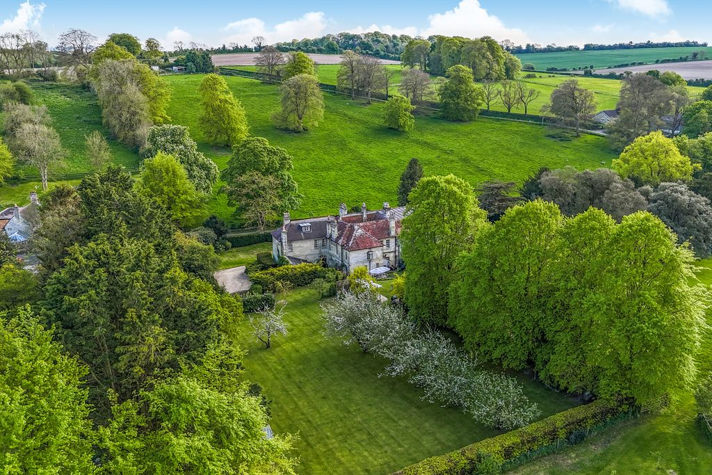 Property photo 2 of 33