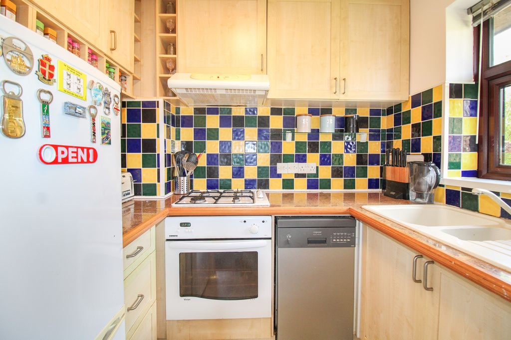 Property photo 3 of 11