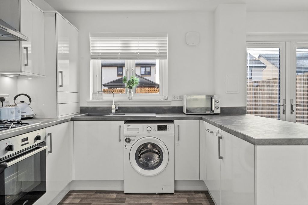 Property photo 3 of 24